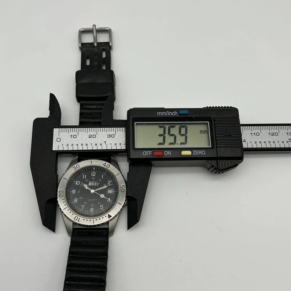 REI Mens Watch 36mm Silver TOneBlack Dial Swiss Diver Rubber 100M New Battery